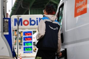 Precio de la gasolina en EE UU alcanza nuevo récord y se sitúa en 4,23 dólares por galón