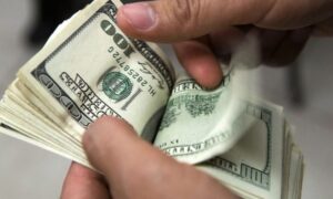 Precio del dólar del 1 de abril subió menos de un bolívar