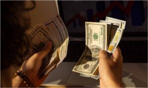 Precio del dólar del 14 de abril continúa por debajo de 477 Bs