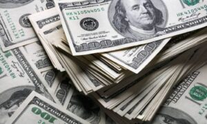 Precio del dólar del 23 de abril pasa los 483 bolívares