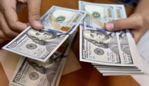 Precio del dólar del 28 de abril pasa los 485 bolívares