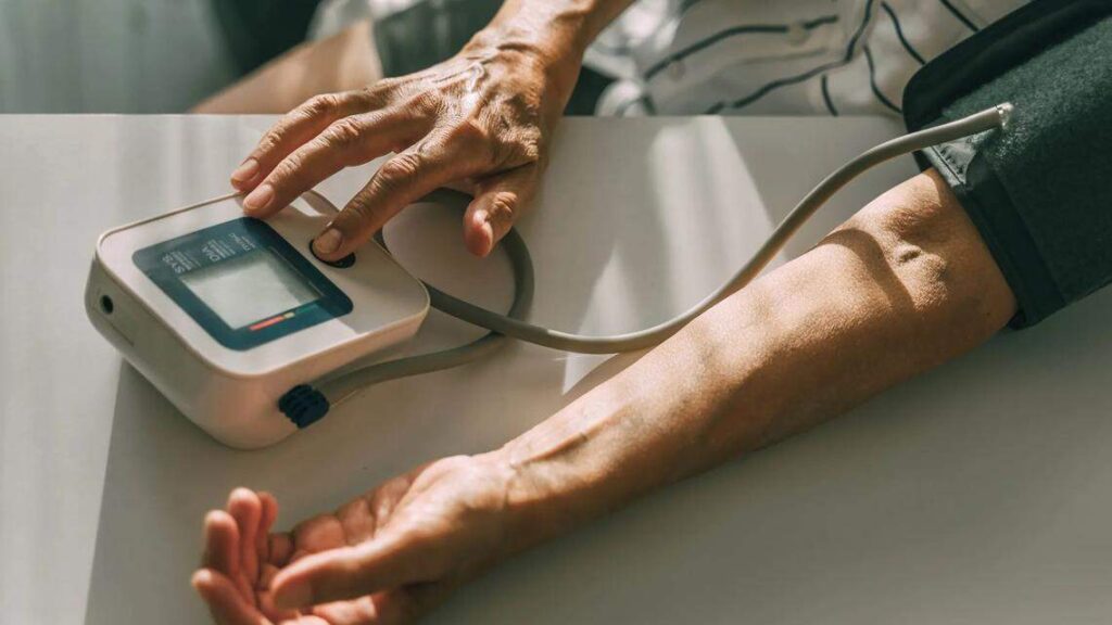 Presión arterial y demencia: qué dicen las guías recientes