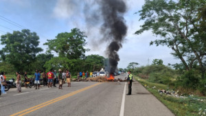 Protestas en Calamar: comunidad enfurecida intentó quemar instalaciones de Afinia y bloqueó el paso entre Bolívar y Atlántico
