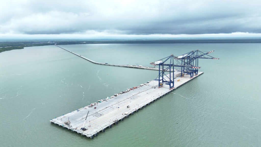 Puerto Antioquia abre las puertas de Europa: así fue la histórica exportación de flores y aguacate