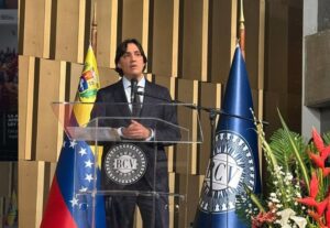 Quién es Luis Pérez, el sustituto de la excuñada de Nicolás Maduro como nuevo presidente del BCV