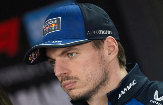 Red Bull sortea réplica firmada del traje de Max Verstappen 