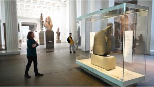 Reino Unido analiza cobrar entradas a turistas en los museos y desata polémica