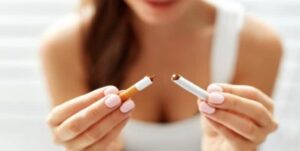 Reino Unido aprueba una ley para prohibir fumar de por vida a los nacidos después del 2008 – AlbertoNews