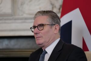Reino Unido organizará una reunión con líderes para evaluar medidas que permitan reabrir Ormuz – AlbertoNews