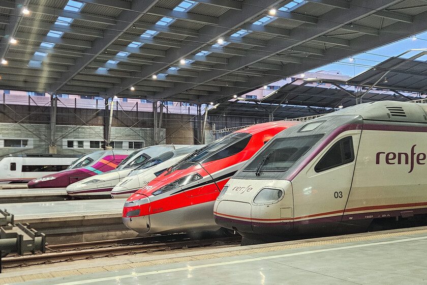 Renfe, Iryo y Ouigo subieron los precios a lo bestia en 2025. Ahora están sufriendo las previsibles consecuencias