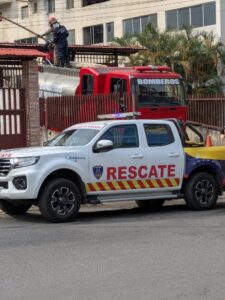 Retiran enjambre de avispas en la Avda. Bolívar
