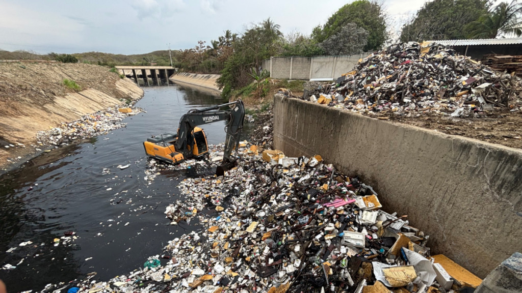 Retiran más de 600 toneladas de basuras en arroyos de Barranquilla: operativo busca prevenir inundaciones por inicio de temporada de lluvias