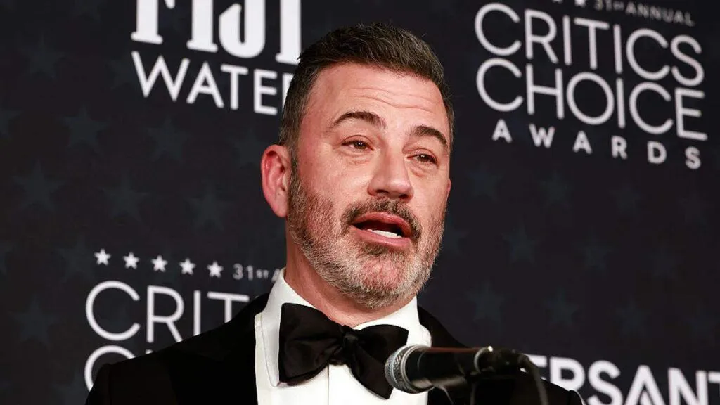 Revisión anticipada de licencia a ABC por broma de Kimmel