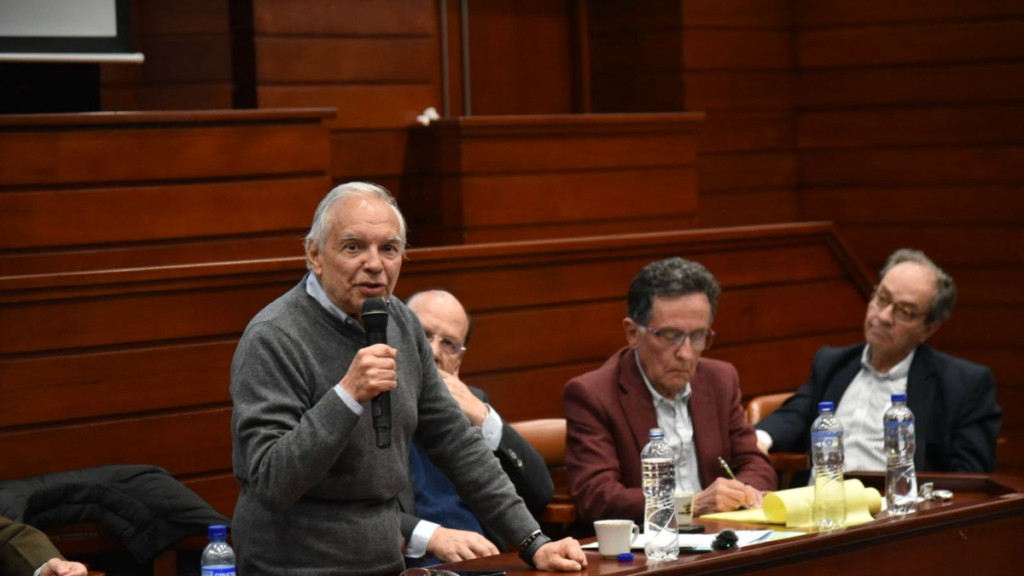 Ricardo Bonilla retoma agenda pública en foro económico de la Universidad Nacional tras quedar libre por vencimiento de términos en caso UNGRD