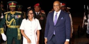 Rodríguez llega a Barbados para cumplir agenda estratégica