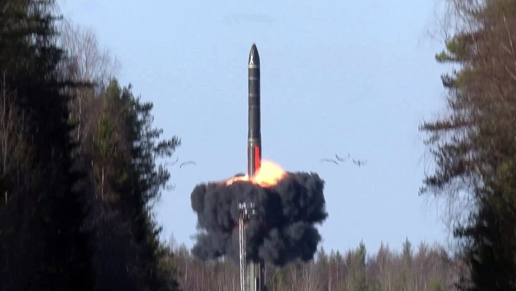 Rusia realiza ejercicios con complejos de la tríada nuclear rusa