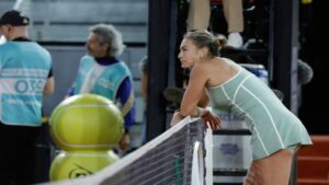 Sabalenka se estrelló ante Baptiste y se despidió de Madrid