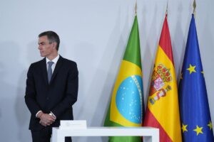 Sánchez carga contra el pacto PP-Vox que «traiciona» a Extremadura como tierra de migrantes y frena su desarrollo | europapress.es