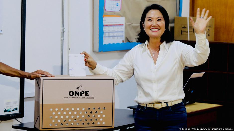 Sánchez se acerca a Fujimori para disputar balotaje en Perú