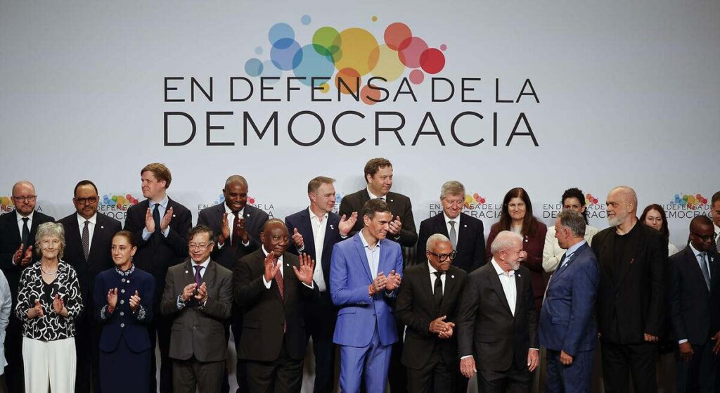 Sánchez y el frente progresista apuntan a las redes sociales y las grandes tecnológicas