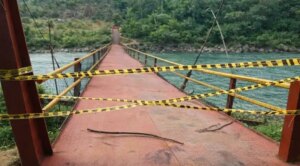 Se desploma puente en inauguración y deja heridos en Colombia