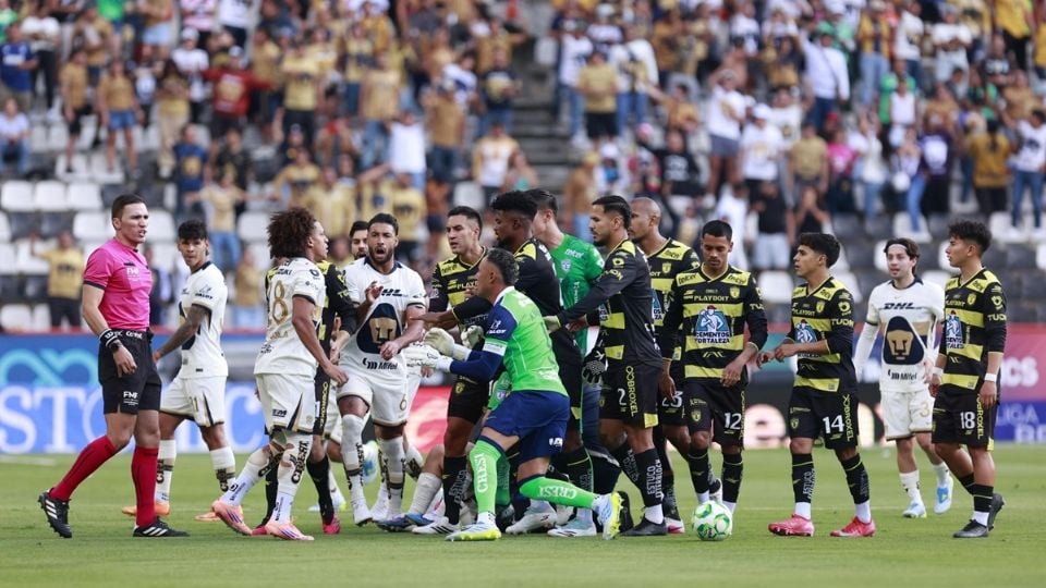 Se fue expulsado: Salomón Rondón perdió la cabeza y agredió a Keylor Navas en pleno partido (VIDEO)