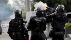 Sentenciado a siete años de prisión un policía colombiano por causar lesión ocular a universitaria – AlbertoNews