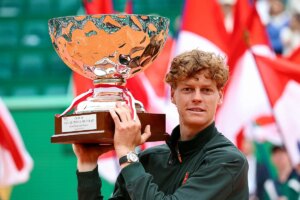 Sinner derrota a Alcaraz en Montecarlo, levanta su primer trofeo grande en tierra batida y recupera el número uno | elmundo.es