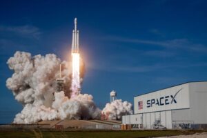 SpaceX está a punto de salir a bolsa prometiendo llevar la IA al espacio. Lo que realmente vende es Internet por satélite