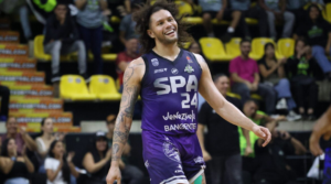 Spartans derrotó a Trotamundos en tiempo extra