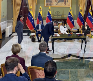 Subsecretario de la Oficina de Hidrocarburos de EE UU visita Caracas por agenda energética