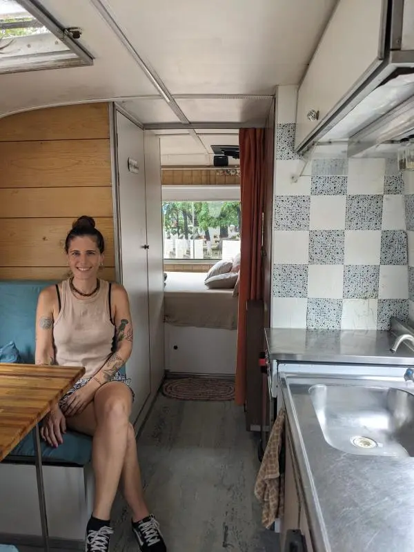 «Te da mucha libertad»: pareja argentina lleva cuatro años a bordo de una casa rodante