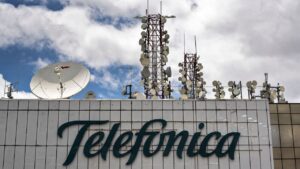 Telefónica casi completa su retirada de Latinoamérica: vende en México y ya solo queda Venezuela