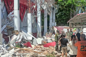 Terremoto de 7,4 en Indonesia deja al menos un muerto