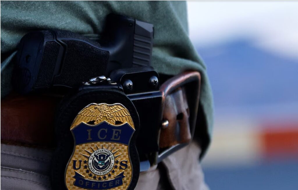 Texas investiga a la ciudad de Austin por regular la colaboración de la policía con ICE - AlbertoNews