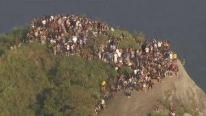 Tiroteo, caos y miedo en Río de Janeiro: casi 200 turistas quedaron atrapados en la cima de un morro durante un operativo narco