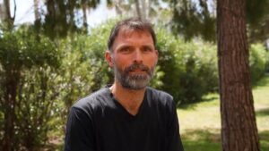 Tom Kucharz, investigador social: «El papel colonial e imperialista de España no ha acabado, ha mudado sus formas» | elperiodico.com