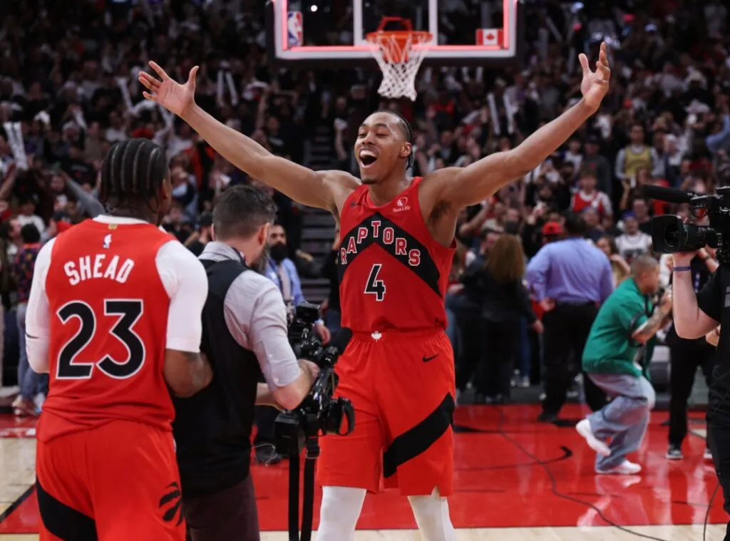 Toronto iguala 2-2 su serie de playoffs de NBA ante Cleveland