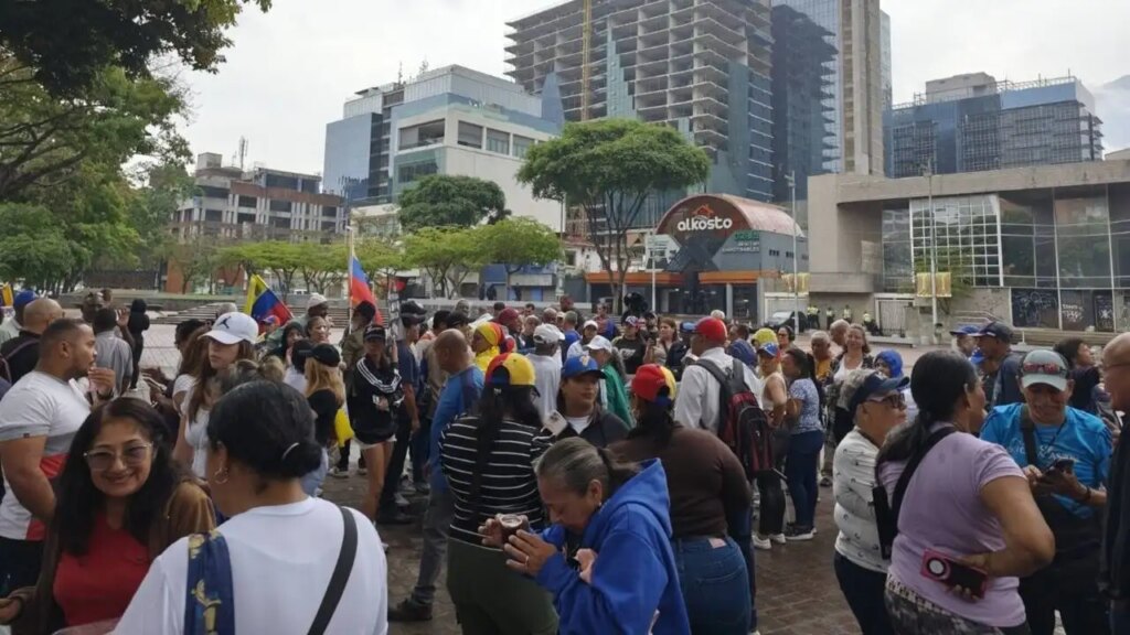 Trabajadores marchan hacia la Embajada de EE.UU. en Caracas