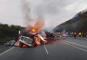 Tragedia: Mueren siete tachirenses en choque de dos camiones en Lara