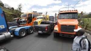 Transportistas de Ecuador advierten con «apagar motores» si no se frena el alza del diésel – AlbertoNews