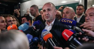 Tras su holgada victoria, Radev buscará una coalición de Bulgaria con los gobiernos centristas europeos