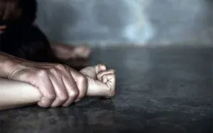 Tres detenidos por el abuso sexual de una adolescente