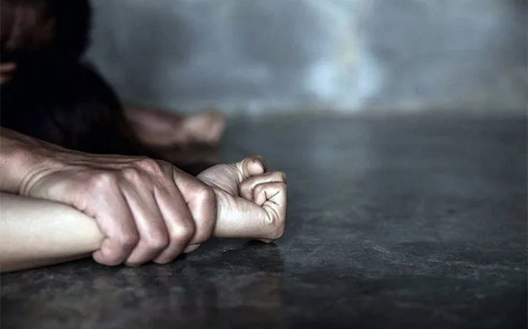Tres detenidos por el abuso sexual de una adolescente
