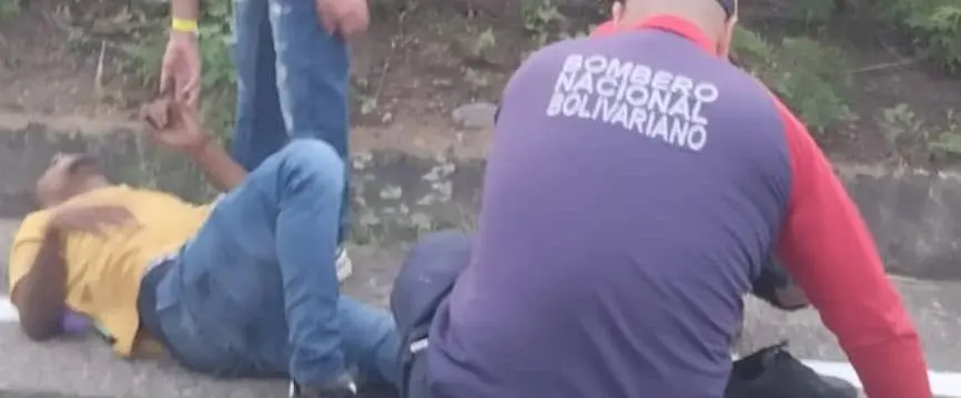 Tres lesionados por derrape de moto