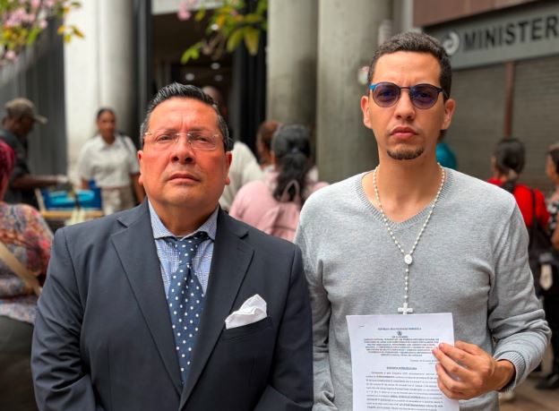 Tribunal negó la amnistía y bloqueó la defensa privada al periodista Gabriel González