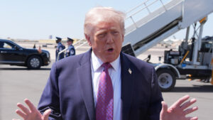 Trump: EE.UU. ataca y hace «un agujero» en un barco iraní que intentaba pasar por el Ormuz
