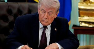 Trump afirma que Irán ha pedido un alto el fuego, pero Teherán lo niega
