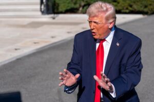 Trump amenaza con «eliminar» lanchas iraníes que traten de sortear el bloqueo en Ormuz | europapress.es