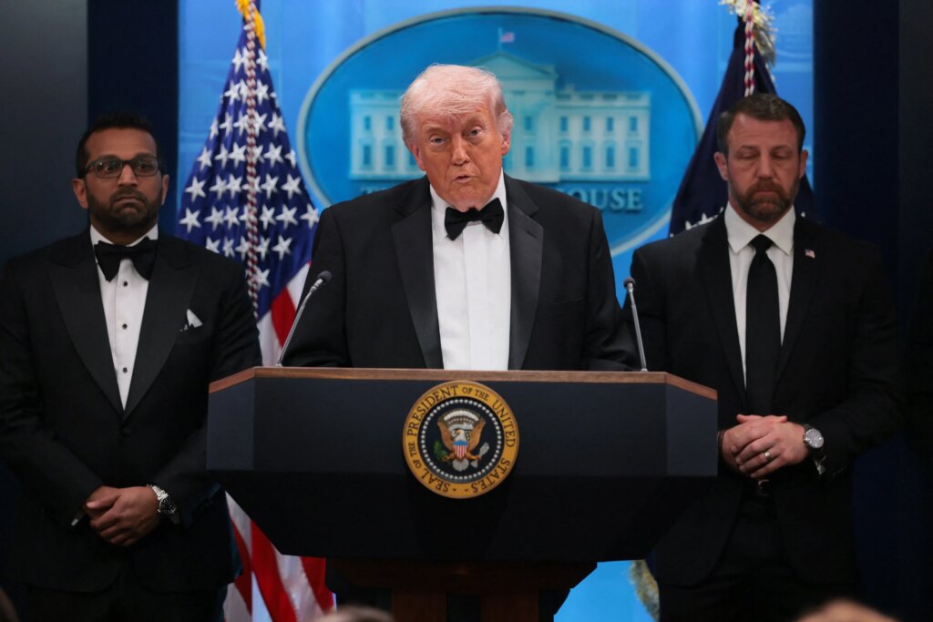 Trump, ante los disparos: «Pensé que era una bandeja cayendo»